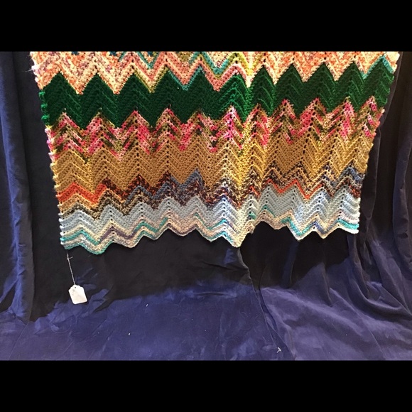 Beautiful hand knitted blanket/throw, 45” x 60”EUC - Picture 2 of 7